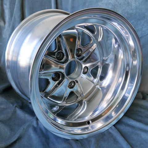 Maxilite 5 Spoke Vollpoliert passend für Porsche 15x11 5x130 hinten