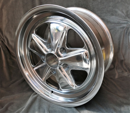 Maxilite 5 Spoke Vollpoliert passend für Porsche 17x8 5x130 hinten