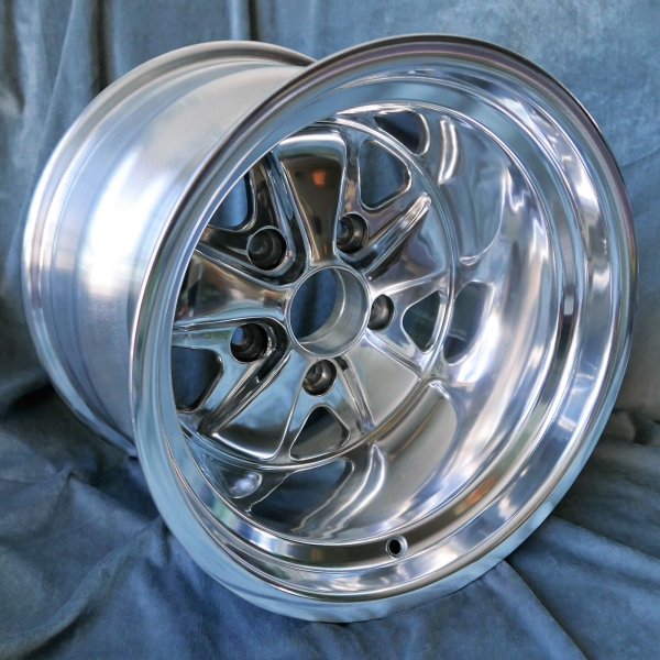 Maxilite 5 Spoke Vollpoliert passend für Porsche 15x11 5x130 hinten