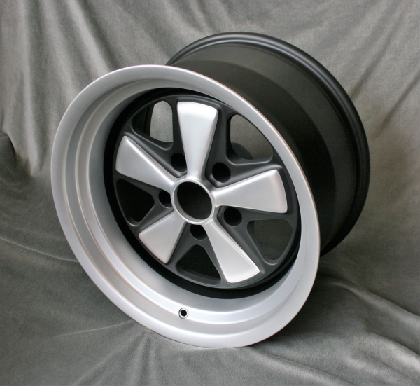 Maxilite 5 Spoke eloxiert passend für Porsche 17x10 5x130 hinten