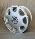 Maxilite Eight Hole Silber passend für Mercedes 17x8 5x112 ET13